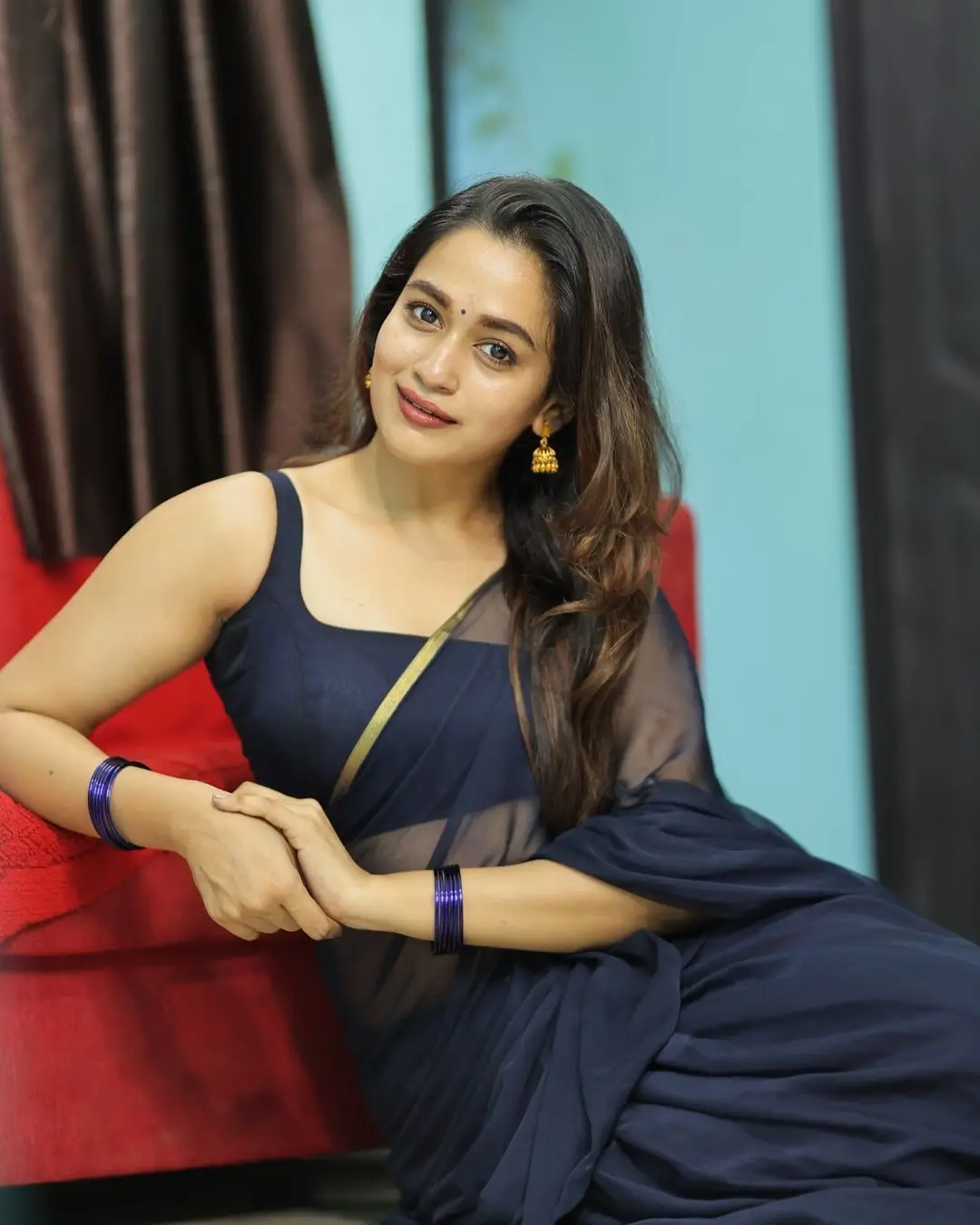 Tamil TV Actress Kaavya Arivumani in Blue Saree Sleeveless Blouse